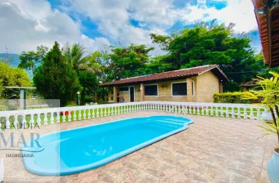 2 casas com piscina e salão de jogos na praia da maranduba