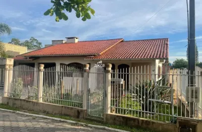 Casa para venda em sombrio, centro, 3 dormitórios, 2 banheiros, 2 vagas