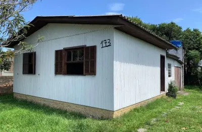 Casa para Locação em Sombrio, Januária, 3 dormitórios, 1 banheiro, 1 vaga