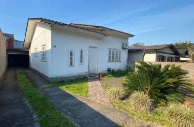 Casa para locação em sombrio, centro, 2 dormitórios, 1 banheiro, 1 vaga