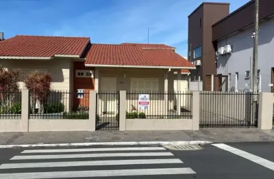 Casa para venda em sombrio, centro, 3 dormitórios, 1 suíte, 1 banheiro, 1 vaga