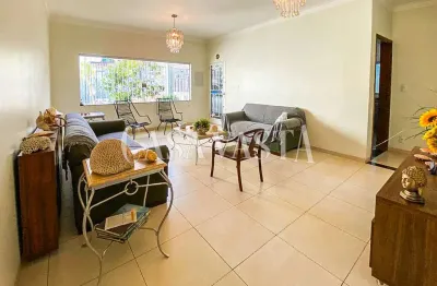 Casa com 3 quartos à venda na Rua Manoel Bento da Cruz, 105, Paraíso, Araçatuba