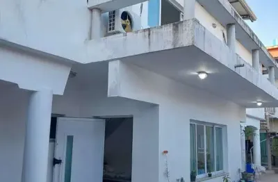 Casa à venda na Avenida Flacides Ferreira, 1066, Baixio, Itanhaém