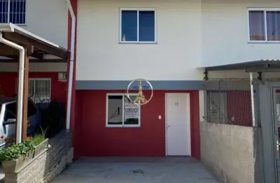Casa em condomínio fechado com 2 quartos para alugar no desvio rizzo, caxias do sul  por r$ 1.500