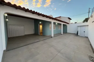 Linda casa a venda no bairro santa mônica com piscina