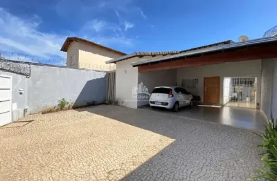 Casa com 3 quartos à venda na Rua Bento de Faria, Carajás, Uberlândia
