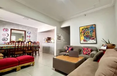 Casa com 3 quartos à venda na Rua Itaparica, Granada, Uberlândia
