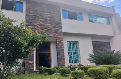 Espetacular Residência no Cabral – 415m² | Ideal para Fins Residenciais ou Comerciais