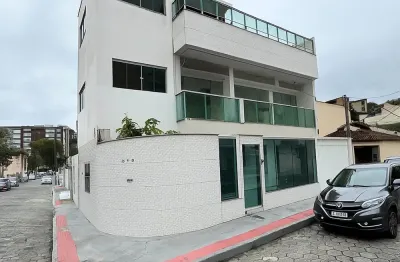Triplex com 4 quartos, piscina, churrasqueira e energia solar em jardim camburi-vitória/es