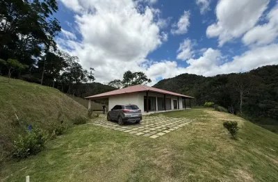 Propriedade com 20 m2 de àrea, casa linear com 350 m2, a 5 minutos de buenos aires em guarapari/es