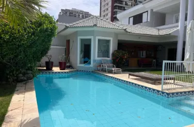 Casa à venda no condomínio jardim marapendi - barra da tijuca com 586m² por r$10.900.000,00