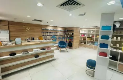 Loja para locação no shopping millennium - barra da tijuca com 43m³ + jirau por r$11.000,00