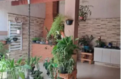 Imperdível oportunidade! Casa à venda em Jundiaí-SP, Parque Residencial Jundiaí. 2 quartos, sala, banheiro, 2 vagas. 125m².