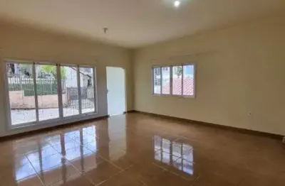 Casa com 3 quartos para alugar no Centro, Guaramirim 