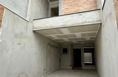 Sobrado 131m² – 3 dormitórios, 01 suíte – área gourmet e quintal – penha