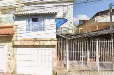 Sobrado, 237m² de área construída, ao lado da avenida boturussu