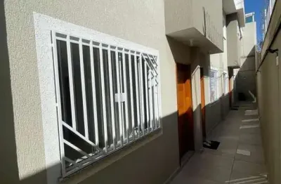 Sobrado em condomínio fechado, a 5 minutos a pé do metrô guilhermina esperança