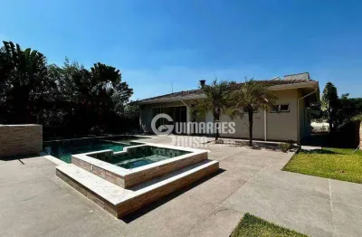 Casa com 3 suítes, piscina e área gourmet à venda a 6 minutos do portal de vinhedo