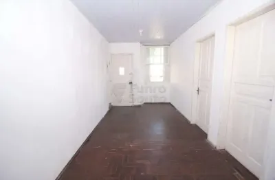 Casa 2 dormitórios no centro de pelotas - conforto e localização privilegiada!