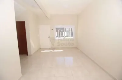 Ampla casa com suíte e garagem para 2 carros no bairro colina do sol