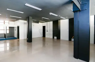 Sofisticação e versatilidade em loja de alto padrão no edifício comercial são gonçalo