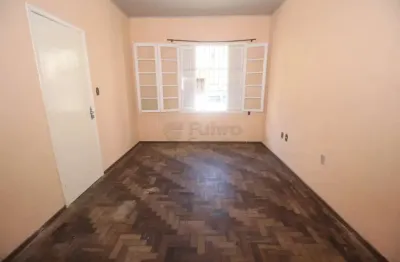 Casa com 3 quartos para alugar na Rua Major Cícero Góes Monteiro, 13813342, Centro, Pelotas