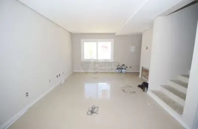 Sobrado no Condomínio Figueiras de Marina - 3 Dormitórios Próximo à Praia do Laranjal