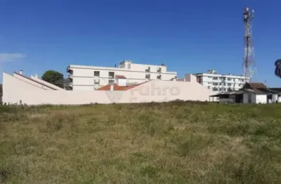 Oportunidade única: terreno espaçoso com casa construída em localização estratégica