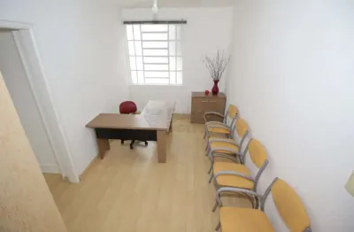 Destaque empresarial no coração da cidade: sala comercial pronta para seu negócio!