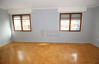 Apartamento amplo e iluminado no edifício residencial senador: conforto no centro!