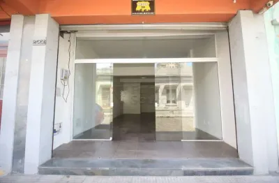 Loja ampla no condomínio moraes notari - localização privilegiada no centro de pelotas!