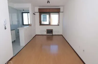 Kitinete no Edifício Mondrian - Praticidade no Coração de Pelotas