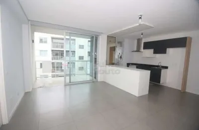 Apartamento de alto padrão no condomínio fernando pessoa - 2 dormitórios com garagem no bairro três vendas