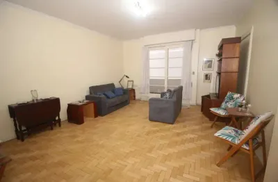 Apartamento mobiliado com 3 dormitórios e duas sacadas no coração de pelotas - edifício ferreira diniz