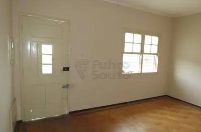 Casa com 2 quartos para alugar na Rua Maestro Mendanha, 13863142, Centro, Pelotas