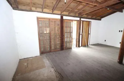 Casa com potencial residencial ou comercial no bairro três vendas - espaço, versatilidade e localização privilegiada!
