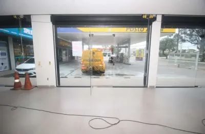 Loja comercial com vitrine na av. domingos de almeida - alto fluxo e localização estratégica
