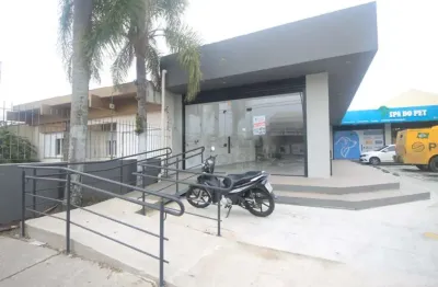 Loja comercial com vitrine ampla na av. domingos de almeida - alto fluxo e localização estratégica