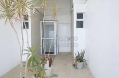 Oportunidade no condomínio terra nova - casa com 2 dormitórios, pátio privativo e excelente localização!