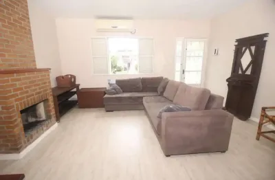 Casa com 2 quartos para alugar na Rua Veranópolis, Casa, 12803042, Laranjal, Pelotas
