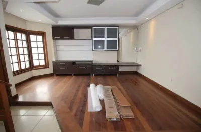 Sobrado aconchegante com pátio compartilhado para alugar no bairro três vendas