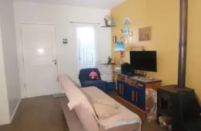 Casa semi mobiliada com 2 dormitórios no bairro amarílis