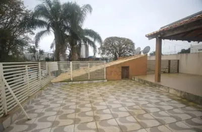 Sobrado com suíte, terraço e energia solar - conforto e modernidade no bairro areal