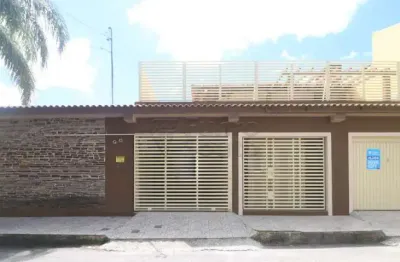 Sobrado com Suíte, Terraço e Energia Solar - Conforto e Modernidade no Bairro Areal