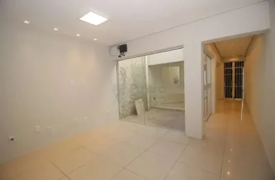 Prédio comercial reformado no centro de pelotas - estrutura completa e localização privilegiada