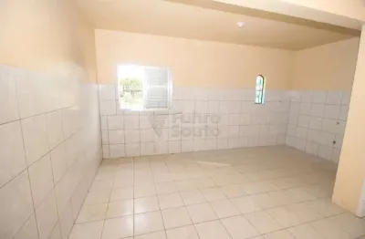 Casa aconchegante em pátio compartilhado no bairro py crespo em pelotas