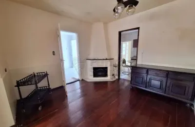 Casa mobiliada com 03 dormitórios próximo a av. domingos de almeida