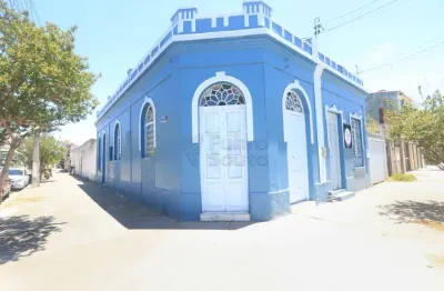 Imóvel localizado no centro de pelotas, muito amplo e com ótima posição solar.