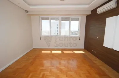 Amplo apartamento no centro de pelotas - conforto, espaço e localização privilegiada!