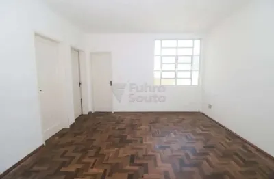 Excelente imóvel de 2 dormitórios mais dependência de empregada no edifício vitória - amplo e bem localizado e pronto para morar